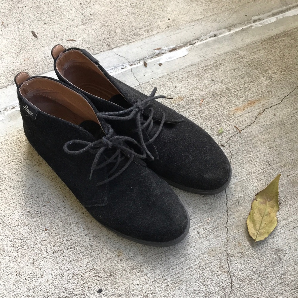 Black Chukka Leather Booties 6.5 GH Bass
